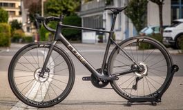 Cube Attain C62 SLT carbon`n`rainbow Gr. 56 Ultegra Di2 2025